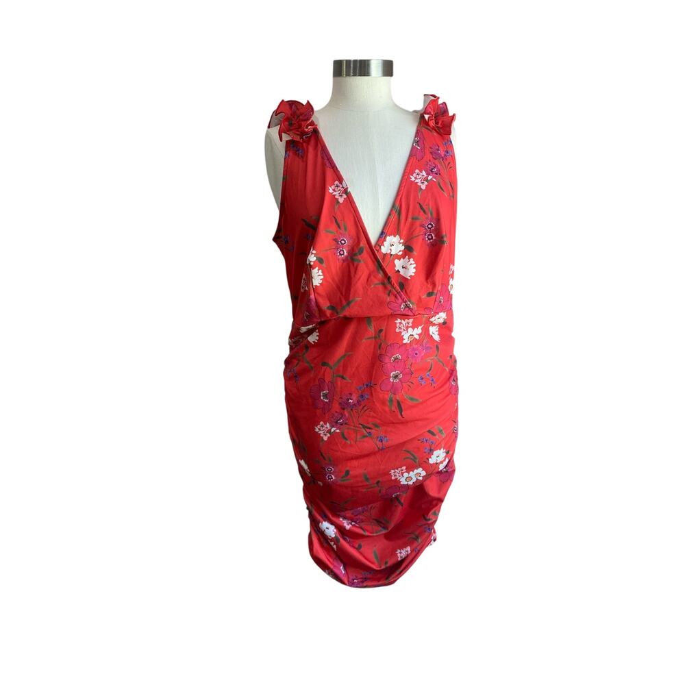 Fashion To Figure Red Floral Form Fitting Ruched Sides V Neck Mini Dress Size 1